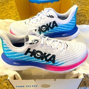 Brand new, Never worn Hoka Women’s Mach 5 size 9.5.